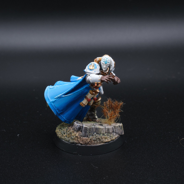 Photo of a painted Knight Incantor converted as a Blood Bowl player from the front. The player appears to be dashing over a few low ruined cobbles amongst the field.